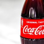 コカ・コーラ、コストカットでコロナ後で初の利益プラス成長【20年10-12月決算】